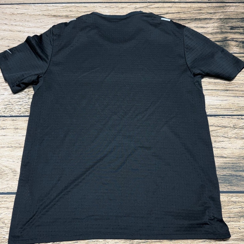 Nike Run Division Rise 365 Running Athletic Shirt Mens Medium Black DM4769-010 - Picture 3 of 7